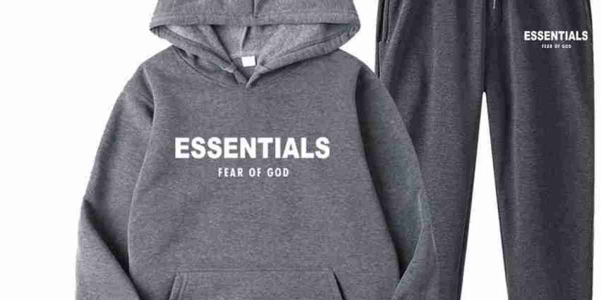 Essentials Hoodie: A Staple in Every Wardrobe