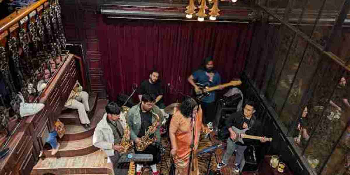 Live Music Cafe Experience in Delhi