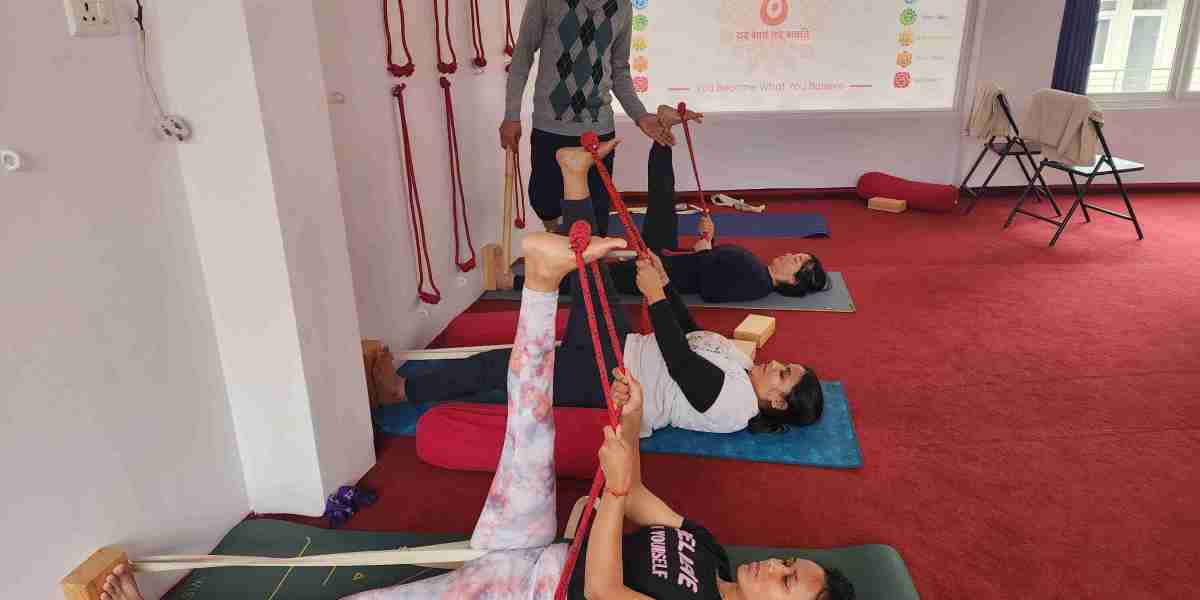 200 hour yoga Teacher Training in Rishikesh 