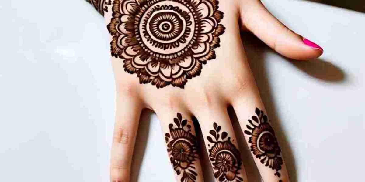 Mehndi and Communal Messages: Intimacy and Vibrancy in Simple Mehndi Design.