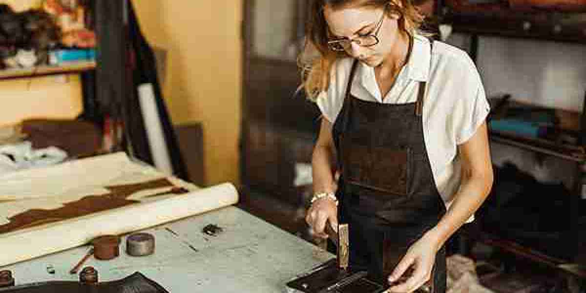Vegetable-Tanned Leather vs. Synthetic Alternatives