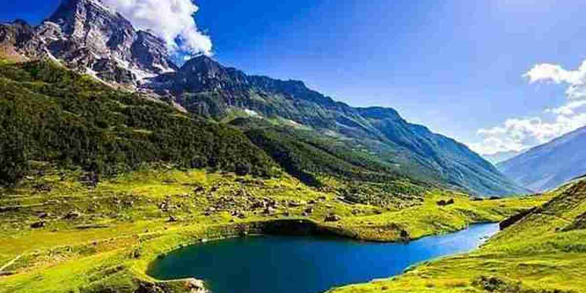 Best Time to Visit Kashmir for Snowfall, Sightseeing & Family Trips